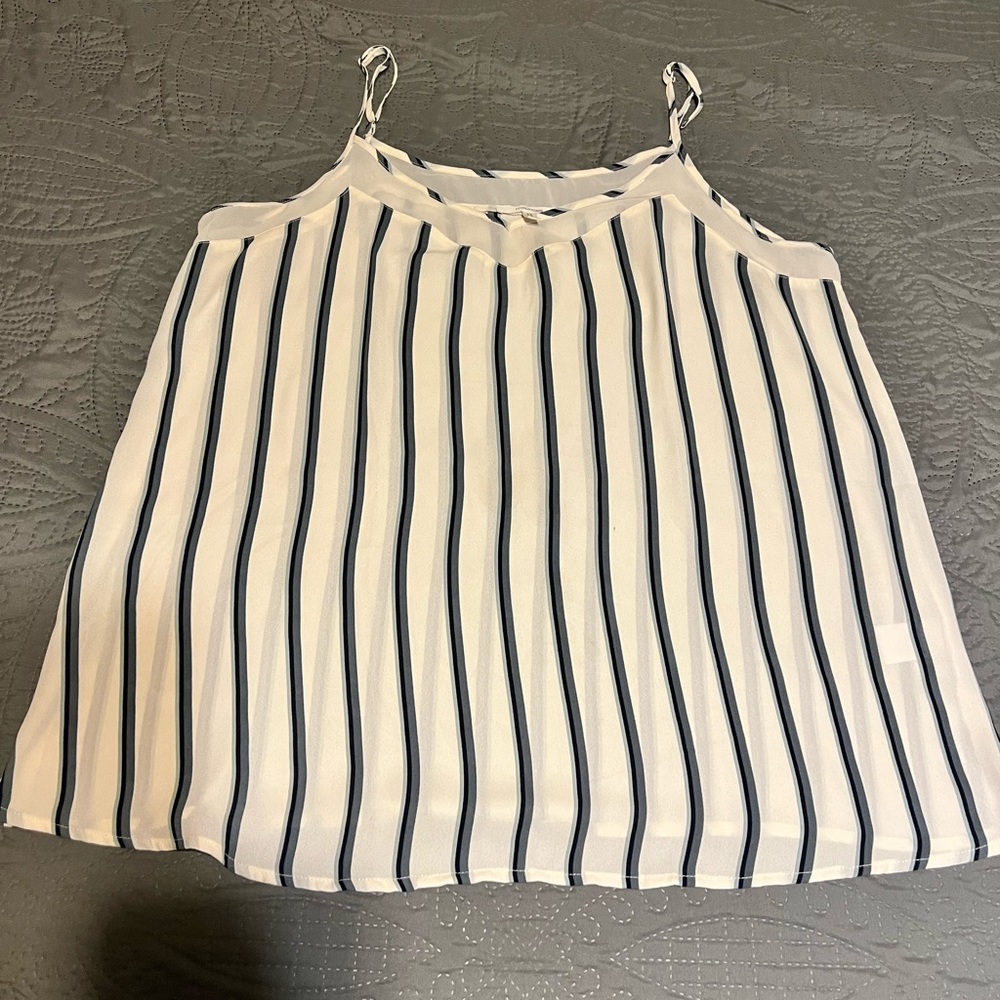 Maurice’s large tank top